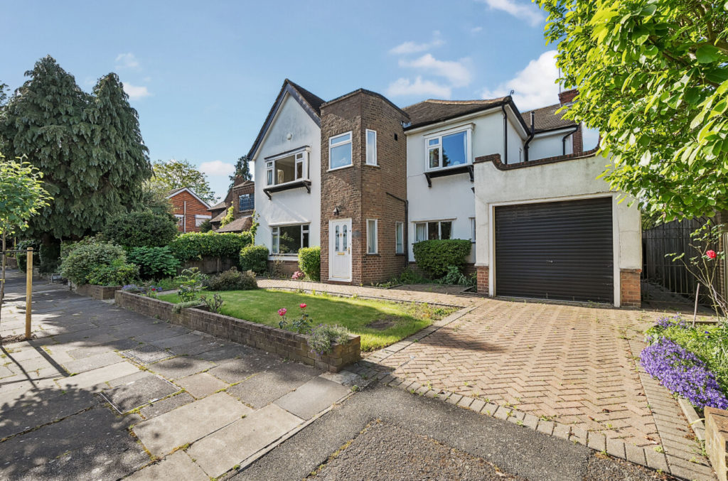 Crosslands Avenue, Ealing Common, W5